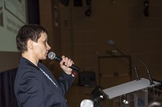Dr Ewa Polak podczas prezentacji.